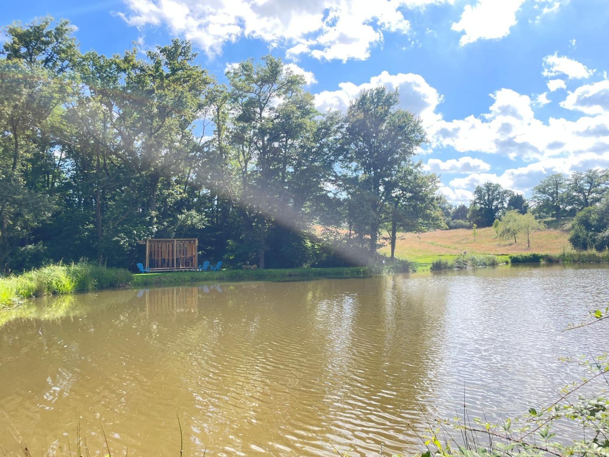 Gite Neuf Avec Jardin, Foret Et Etang Argenton Sur Creuse Luaran gambar